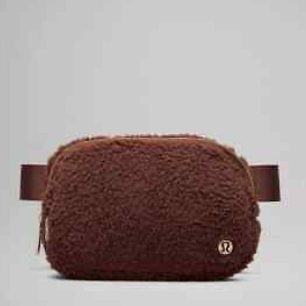 LULULEMON WHITE BROWN GOLD HARDWARE‎ FLEECE EVERYWHERE BELT BAG LARGE 2L NWT